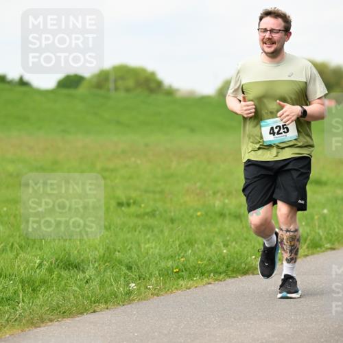 10.05.2026 - 8. Wedeler Halbmarathon Dr. Thomas Lammeyer http://msf.ph/oto/9697376 10.05.2026 11:28:57 Laufen 425 meine-sportfotos.de
