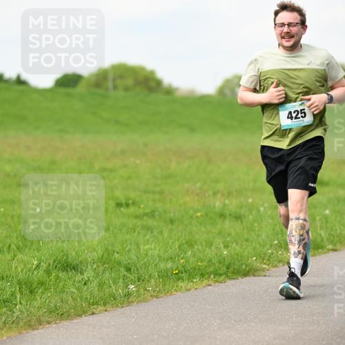10.05.2026 - 8. Wedeler Halbmarathon Dr. Thomas Lammeyer http://msf.ph/oto/9697377 10.05.2026 11:28:57 Laufen 425 meine-sportfotos.de