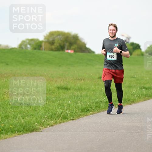 10.05.2026 - 8. Wedeler Halbmarathon Dr. Thomas Lammeyer http://msf.ph/oto/9697385 10.05.2026 11:29:00 Laufen 750 meine-sportfotos.de