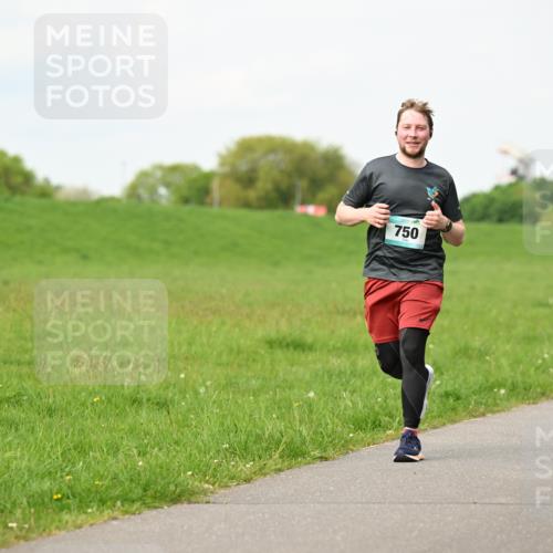 10.05.2026 - 8. Wedeler Halbmarathon Dr. Thomas Lammeyer http://msf.ph/oto/9697389 10.05.2026 11:29:00 Laufen 750 meine-sportfotos.de