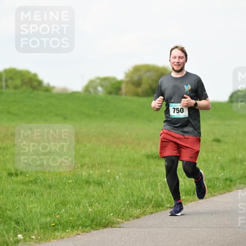10.05.2026 - 8. Wedeler Halbmarathon Dr. Thomas Lammeyer http://msf.ph/oto/9697392 10.05.2026 11:29:01 Laufen 750 meine-sportfotos.de