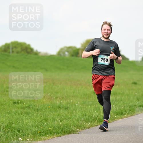 10.05.2026 - 8. Wedeler Halbmarathon Dr. Thomas Lammeyer http://msf.ph/oto/9697394 10.05.2026 11:29:01 Laufen 750 meine-sportfotos.de