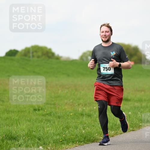 10.05.2026 - 8. Wedeler Halbmarathon Dr. Thomas Lammeyer http://msf.ph/oto/9697397 10.05.2026 11:29:01 Laufen 750 meine-sportfotos.de