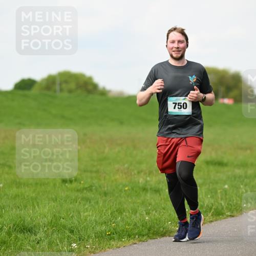 10.05.2026 - 8. Wedeler Halbmarathon Dr. Thomas Lammeyer http://msf.ph/oto/9697398 10.05.2026 11:29:02 Laufen 750 meine-sportfotos.de