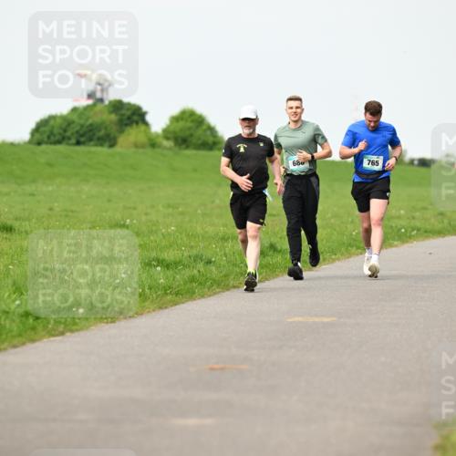 10.05.2026 - 8. Wedeler Halbmarathon Dr. Thomas Lammeyer http://msf.ph/oto/9697403 10.05.2026 11:29:06 Laufen 680, 765 meine-sportfotos.de