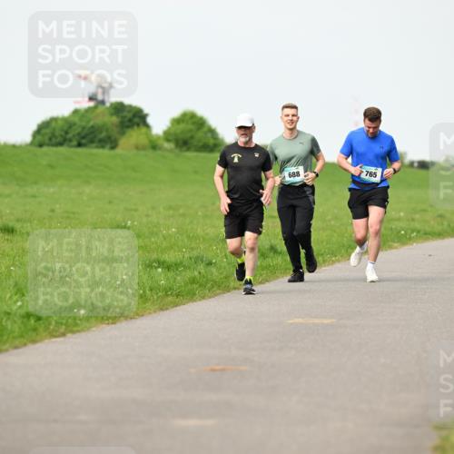 10.05.2026 - 8. Wedeler Halbmarathon Dr. Thomas Lammeyer http://msf.ph/oto/9697404 10.05.2026 11:29:06 Laufen 889 meine-sportfotos.de