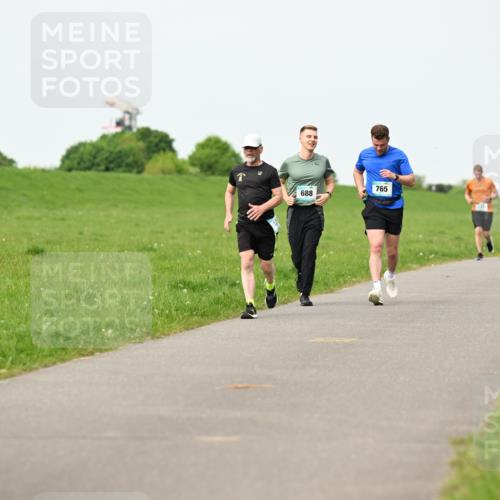 10.05.2026 - 8. Wedeler Halbmarathon Dr. Thomas Lammeyer http://msf.ph/oto/9697406 10.05.2026 11:29:07 Laufen 688, 765 meine-sportfotos.de