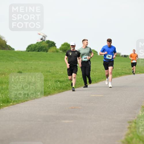 10.05.2026 - 8. Wedeler Halbmarathon Dr. Thomas Lammeyer http://msf.ph/oto/9697409 10.05.2026 11:29:07 Laufen 688, 765 meine-sportfotos.de