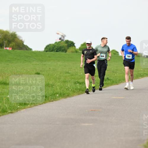 10.05.2026 - 8. Wedeler Halbmarathon Dr. Thomas Lammeyer http://msf.ph/oto/9697411 10.05.2026 11:29:07 Laufen 688, 765 meine-sportfotos.de
