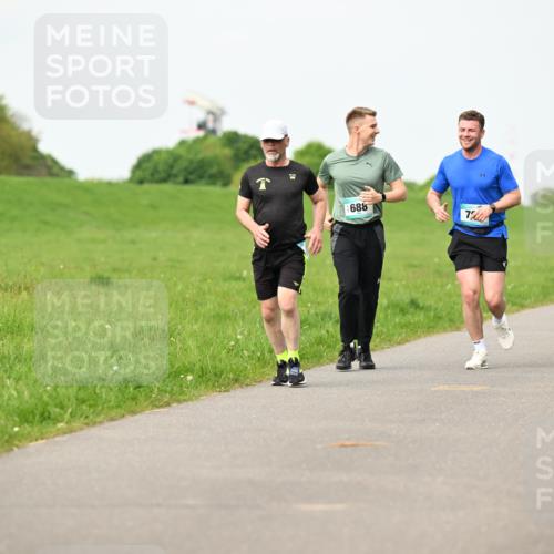 10.05.2026 - 8. Wedeler Halbmarathon Dr. Thomas Lammeyer http://msf.ph/oto/9697418 10.05.2026 11:29:08 Laufen 688 meine-sportfotos.de