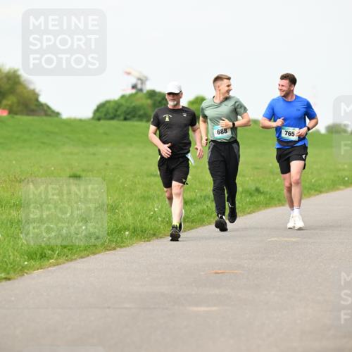 10.05.2026 - 8. Wedeler Halbmarathon Dr. Thomas Lammeyer http://msf.ph/oto/9697419 10.05.2026 11:29:08 Laufen 688, 765 meine-sportfotos.de