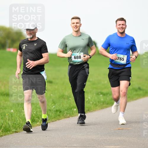 10.05.2026 - 8. Wedeler Halbmarathon Dr. Thomas Lammeyer http://msf.ph/oto/9697429 10.05.2026 11:29:11 Laufen 688, 765 meine-sportfotos.de