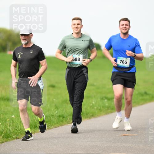 10.05.2026 - 8. Wedeler Halbmarathon Dr. Thomas Lammeyer http://msf.ph/oto/9697430 10.05.2026 11:29:11 Laufen 688, 765 meine-sportfotos.de