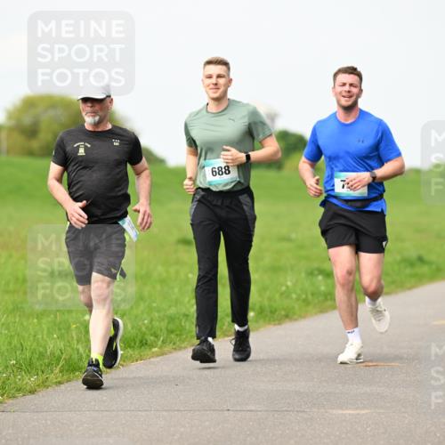 10.05.2026 - 8. Wedeler Halbmarathon Dr. Thomas Lammeyer http://msf.ph/oto/9697432 10.05.2026 11:29:11 Laufen 688 meine-sportfotos.de