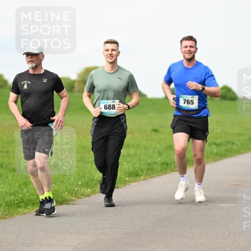 10.05.2026 - 8. Wedeler Halbmarathon Dr. Thomas Lammeyer http://msf.ph/oto/9697440 10.05.2026 11:29:13 Laufen 688, 765 meine-sportfotos.de