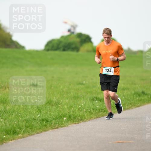 10.05.2026 - 8. Wedeler Halbmarathon Dr. Thomas Lammeyer http://msf.ph/oto/9697451 10.05.2026 11:29:17 Laufen 124 meine-sportfotos.de