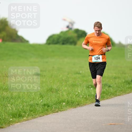 10.05.2026 - 8. Wedeler Halbmarathon Dr. Thomas Lammeyer http://msf.ph/oto/9697452 10.05.2026 11:29:18 Laufen 124 meine-sportfotos.de