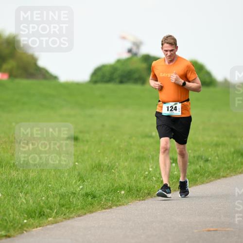 10.05.2026 - 8. Wedeler Halbmarathon Dr. Thomas Lammeyer http://msf.ph/oto/9697454 10.05.2026 11:29:18 Laufen 124 meine-sportfotos.de