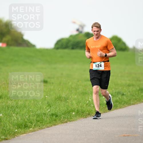 10.05.2026 - 8. Wedeler Halbmarathon Dr. Thomas Lammeyer http://msf.ph/oto/9697455 10.05.2026 11:29:18 Laufen 124 meine-sportfotos.de