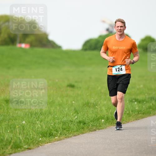 10.05.2026 - 8. Wedeler Halbmarathon Dr. Thomas Lammeyer http://msf.ph/oto/9697458 10.05.2026 11:29:18 Laufen 124 meine-sportfotos.de