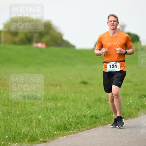 10.05.2026 - 8. Wedeler Halbmarathon Dr. Thomas Lammeyer http://msf.ph/oto/9697462 10.05.2026 11:29:19 Laufen 124 meine-sportfotos.de