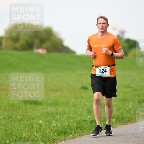 10.05.2026 - 8. Wedeler Halbmarathon Dr. Thomas Lammeyer http://msf.ph/oto/9697465 10.05.2026 11:29:19 Laufen 124 meine-sportfotos.de