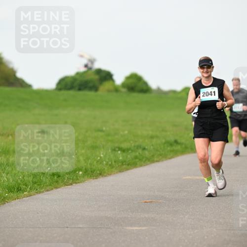 10.05.2026 - 8. Wedeler Halbmarathon Dr. Thomas Lammeyer http://msf.ph/oto/9697506 10.05.2026 11:29:30 Laufen 2041 meine-sportfotos.de