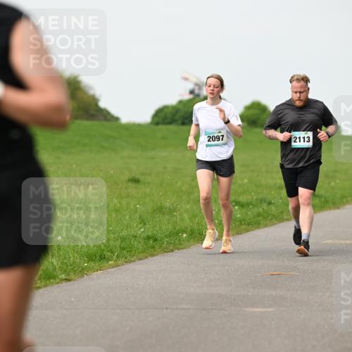 10.05.2026 - 8. Wedeler Halbmarathon Dr. Thomas Lammeyer http://msf.ph/oto/9697526 10.05.2026 11:29:34 Laufen 2043, 2097, 2113 meine-sportfotos.de