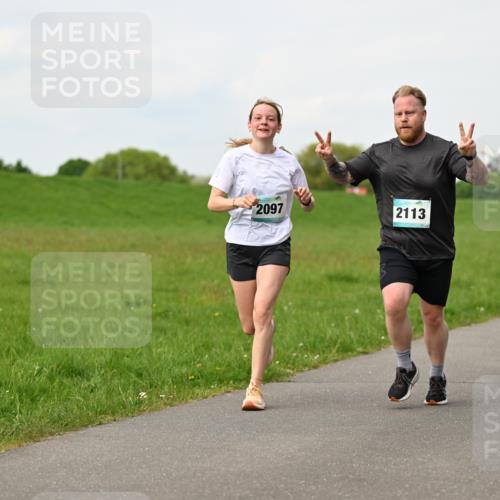 10.05.2026 - 8. Wedeler Halbmarathon Dr. Thomas Lammeyer http://msf.ph/oto/9697547 10.05.2026 11:29:36 Laufen 2097, 2113 meine-sportfotos.de