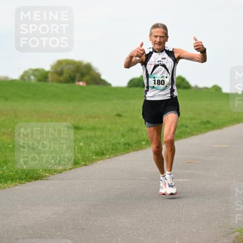 10.05.2026 - 8. Wedeler Halbmarathon Dr. Thomas Lammeyer http://msf.ph/oto/9697569 10.05.2026 11:29:40 Laufen 180 meine-sportfotos.de