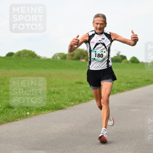 10.05.2026 - 8. Wedeler Halbmarathon Dr. Thomas Lammeyer http://msf.ph/oto/9697575 10.05.2026 11:29:41 Laufen 180 meine-sportfotos.de