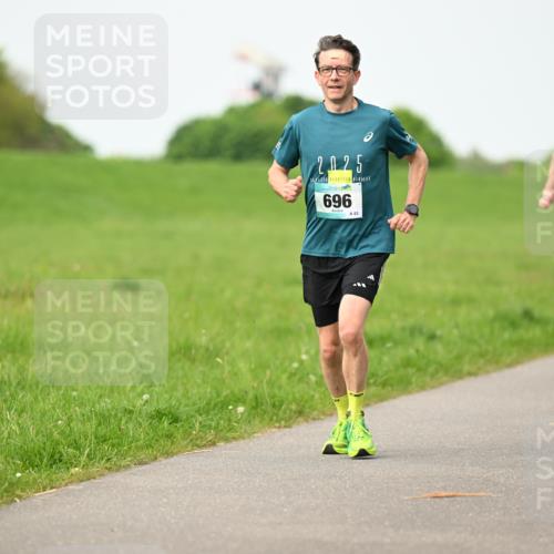 10.05.2026 - 8. Wedeler Halbmarathon Dr. Thomas Lammeyer http://msf.ph/oto/9697582 10.05.2026 11:29:51 Laufen 2025, 696, 745 meine-sportfotos.de