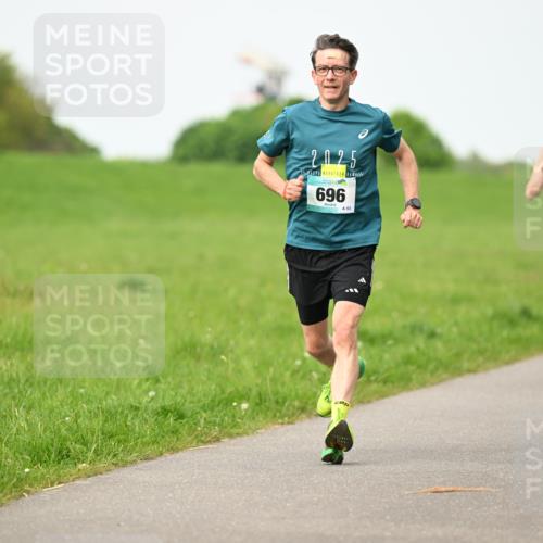10.05.2026 - 8. Wedeler Halbmarathon Dr. Thomas Lammeyer http://msf.ph/oto/9697584 10.05.2026 11:29:51 Laufen 2025, 696, 745 meine-sportfotos.de