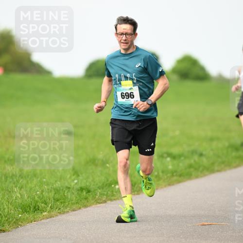 10.05.2026 - 8. Wedeler Halbmarathon Dr. Thomas Lammeyer http://msf.ph/oto/9697586 10.05.2026 11:29:51 Laufen 2025, 696, 745 meine-sportfotos.de