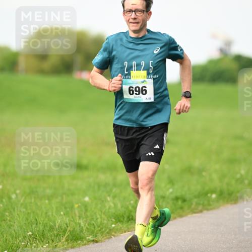 10.05.2026 - 8. Wedeler Halbmarathon Dr. Thomas Lammeyer http://msf.ph/oto/9697593 10.05.2026 11:29:52 Laufen 2025, 969 meine-sportfotos.de