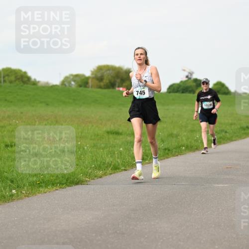 10.05.2026 - 8. Wedeler Halbmarathon Dr. Thomas Lammeyer http://msf.ph/oto/9697606 10.05.2026 11:29:55 Laufen 745, 1029 meine-sportfotos.de