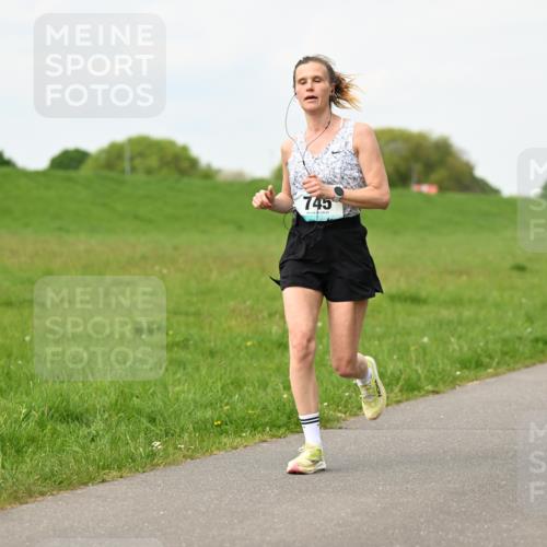 10.05.2026 - 8. Wedeler Halbmarathon Dr. Thomas Lammeyer http://msf.ph/oto/9697612 10.05.2026 11:29:56 Laufen 745, 1029 meine-sportfotos.de