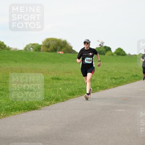 10.05.2026 - 8. Wedeler Halbmarathon Dr. Thomas Lammeyer http://msf.ph/oto/9697614 10.05.2026 11:29:56 Laufen 745, 1029 meine-sportfotos.de