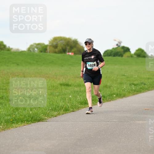 10.05.2026 - 8. Wedeler Halbmarathon Dr. Thomas Lammeyer http://msf.ph/oto/9697618 10.05.2026 11:29:57 Laufen 1029 meine-sportfotos.de