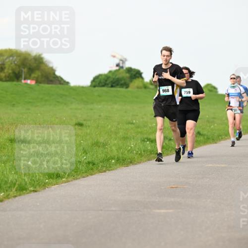 10.05.2026 - 8. Wedeler Halbmarathon Dr. Thomas Lammeyer http://msf.ph/oto/9697630 10.05.2026 11:29:59 Laufen 968, 759 meine-sportfotos.de