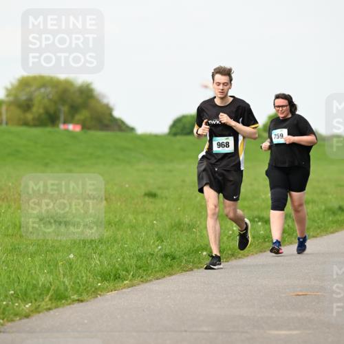 10.05.2026 - 8. Wedeler Halbmarathon Dr. Thomas Lammeyer http://msf.ph/oto/9697637 10.05.2026 11:30:00 Laufen 759, 968, 2011 meine-sportfotos.de