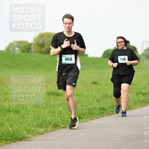 10.05.2026 - 8. Wedeler Halbmarathon Dr. Thomas Lammeyer http://msf.ph/oto/9697645 10.05.2026 11:30:02 Laufen 968, 759, 844, 201 meine-sportfotos.de