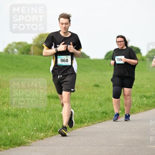 10.05.2026 - 8. Wedeler Halbmarathon Dr. Thomas Lammeyer http://msf.ph/oto/9697646 10.05.2026 11:30:02 Laufen 968, 759, 2017, 844 meine-sportfotos.de