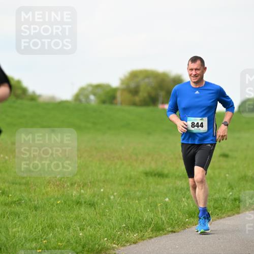 10.05.2026 - 8. Wedeler Halbmarathon Dr. Thomas Lammeyer http://msf.ph/oto/9697668 10.05.2026 11:30:07 Laufen 844, 1054 meine-sportfotos.de