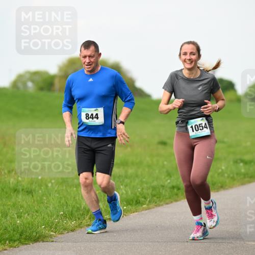 10.05.2026 - 8. Wedeler Halbmarathon Dr. Thomas Lammeyer http://msf.ph/oto/9697669 10.05.2026 11:30:08 Laufen 844, 1054 meine-sportfotos.de