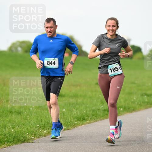 10.05.2026 - 8. Wedeler Halbmarathon Dr. Thomas Lammeyer http://msf.ph/oto/9697671 10.05.2026 11:30:08 Laufen 844, 1054 meine-sportfotos.de