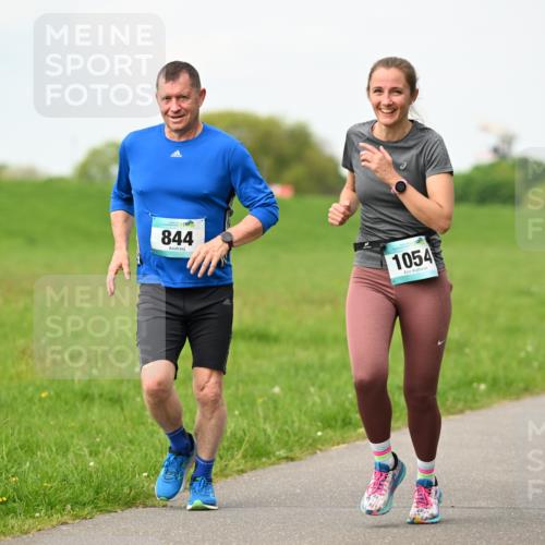 10.05.2026 - 8. Wedeler Halbmarathon Dr. Thomas Lammeyer http://msf.ph/oto/9697672 10.05.2026 11:30:08 Laufen 844, 1054 meine-sportfotos.de