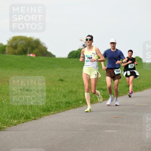 10.05.2026 - 8. Wedeler Halbmarathon Dr. Thomas Lammeyer http://msf.ph/oto/9697682 10.05.2026 11:30:11 Laufen 768, 582, 340 meine-sportfotos.de
