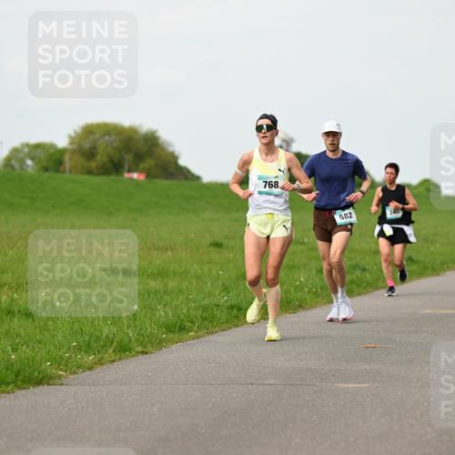 10.05.2026 - 8. Wedeler Halbmarathon Dr. Thomas Lammeyer http://msf.ph/oto/9697685 10.05.2026 11:30:11 Laufen 768, 582, 340 meine-sportfotos.de