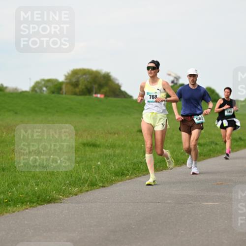 10.05.2026 - 8. Wedeler Halbmarathon Dr. Thomas Lammeyer http://msf.ph/oto/9697687 10.05.2026 11:30:12 Laufen 768, 582, 340 meine-sportfotos.de